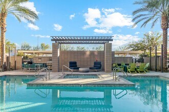 View 32 in Phoenix, AZ - Building Photo - Building Photo