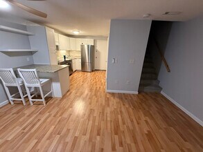 105 Elmwood Dr in Hudson, NH - Foto de edificio - Building Photo