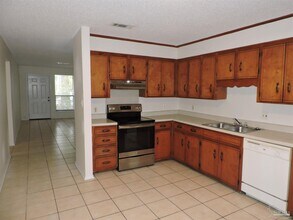2410 Creighton Rd in Pensacola, FL - Building Photo - Building Photo