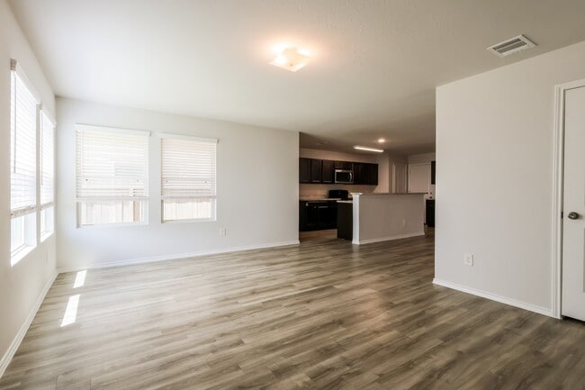 18409 Hillwood Ln