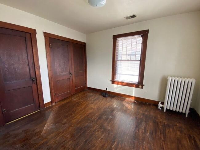 1008 Monroe Ave, Unit 2 in Charleston, IL - Building Photo - Building Photo