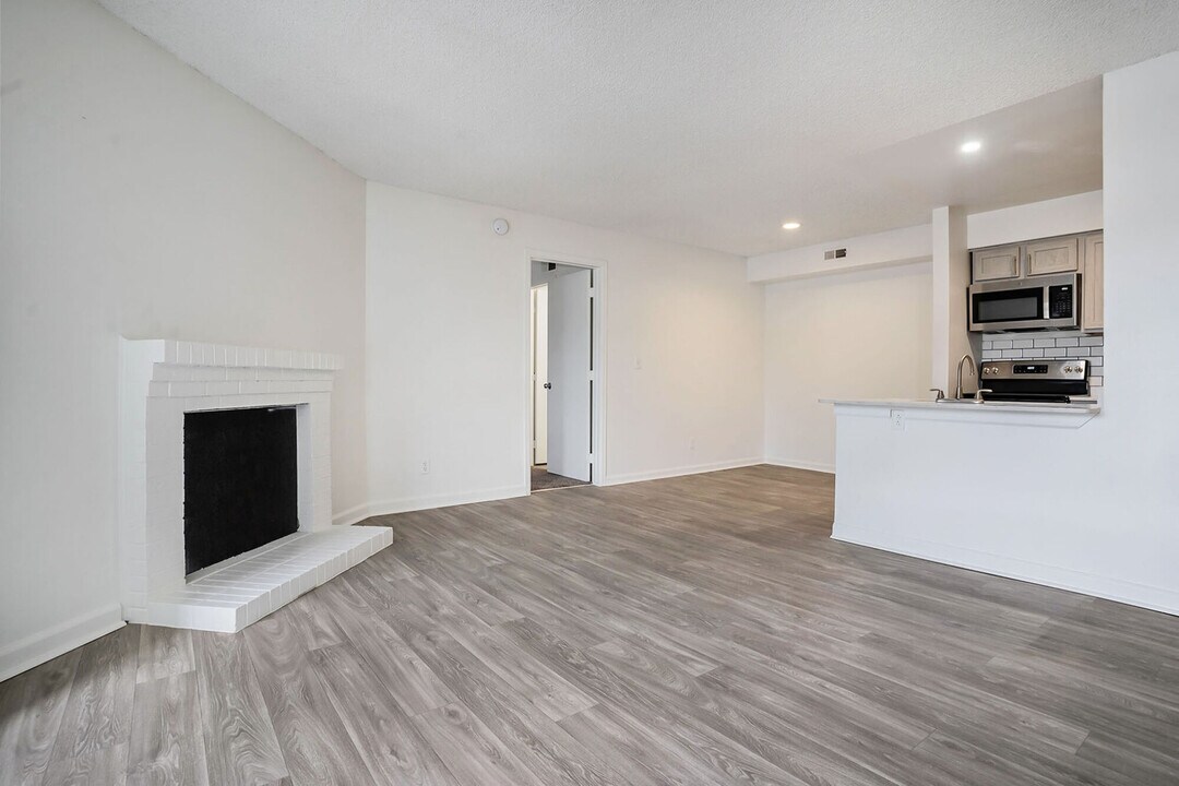 Oakdale Springs Apartments in Colorado Springs, CO - Building Photo