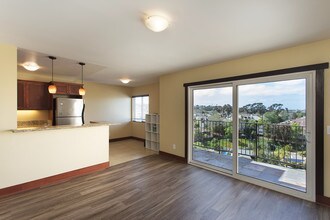 3720 Yonge St-Unit -Unit 11 in San Diego, CA - Building Photo - Building Photo