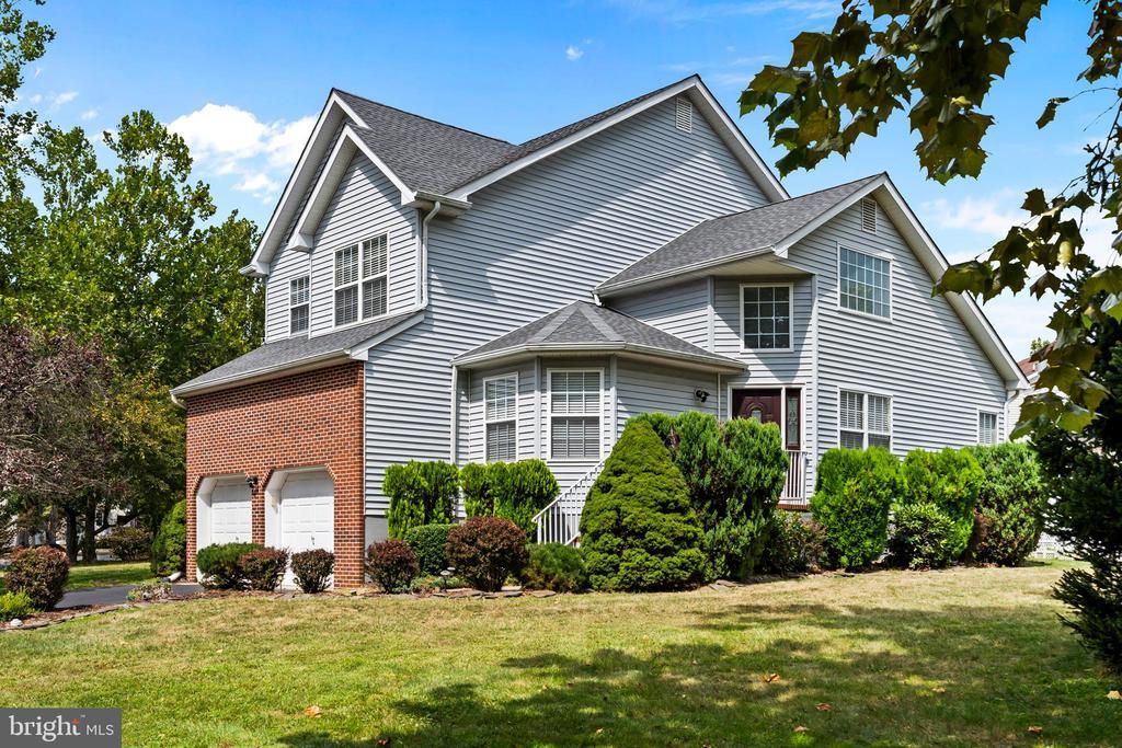 87 Canal View Dr in Lawrence Township, NJ - Building Photo