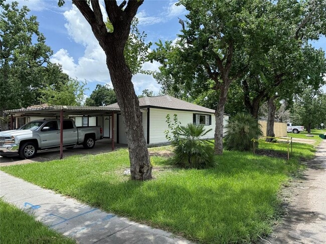 2402 Rosemead Dr in Pasadena, TX - Building Photo - Building Photo