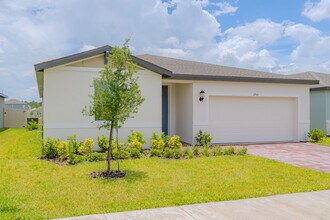 2764 San Marco Wy in Winter Haven, FL - Building Photo - Building Photo