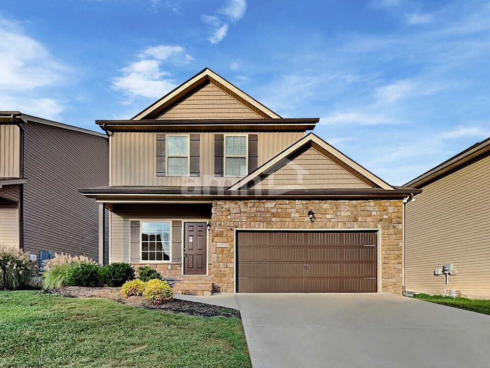 2300 Madeline vine ln in Knoxville, TN - Foto de edificio