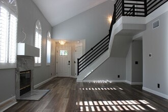 9165 1/2 Noble Avenue in Los Angeles, CA - Building Photo - Building Photo