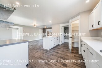 1495 Breezewood Ln in Neenah, WI - Building Photo - Building Photo