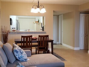 9520 Seagrape Dr in Davie, FL - Foto de edificio - Building Photo