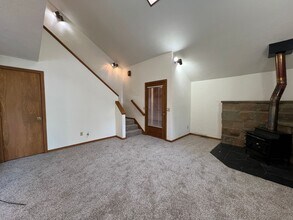 6848 E Ct in Springfield, OR - Building Photo - Building Photo