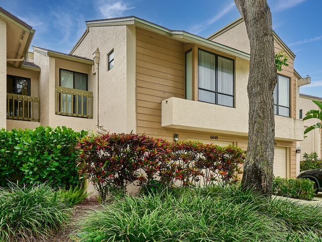 6040 Glendale Dr in Boca Raton, FL - Building Photo - Building Photo
