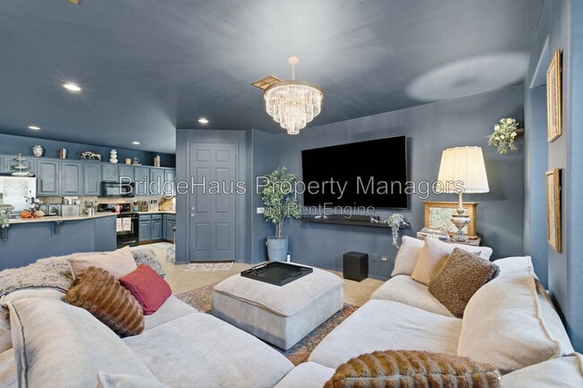 property at 425 S Meadowbrook Dr
