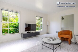 136 S Roxbury Dr in Beverly Hills, CA - Building Photo - Building Photo