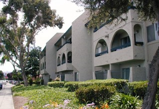 Runnymede Gardens in Palo Alto, CA - Building Photo - Building Photo