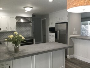 2194-4300 4300 S St, Unit 01-2619 in Roy, UT - Foto de edificio - Building Photo