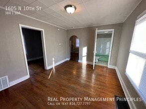 1605 N 10th St in St. Joseph, MO - Building Photo - Building Photo