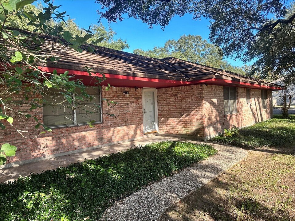 1011 Pampa St in Pasadena, TX - Building Photo