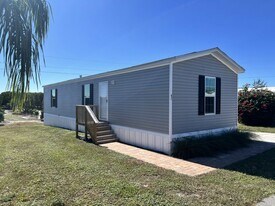 5 Victoria Ln in Lake Placid, FL - Building Photo