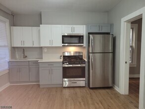163 Oliver St-Unit -5 in Paterson, NJ - Building Photo - Building Photo