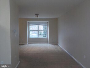 703 Kings Crest Dr in Stafford, VA - Building Photo - Building Photo