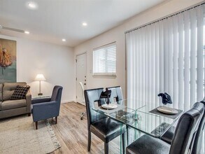 4928 Live Oak St in Dallas, TX - Building Photo - Building Photo