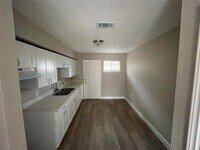 7812 Glass St photo'