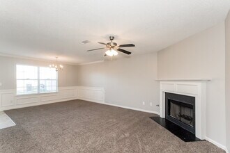 1883 Roble Dr in College Park, GA - Building Photo - Building Photo