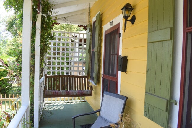 705 N 5th Ave in Wilmington, NC - Foto de edificio - Building Photo