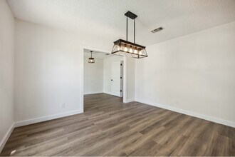 12418 A Bar Dr in Santa Fe, TX - Building Photo - Building Photo