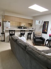 1322 Garnet Ave, Unit 201 in San Diego, CA - Building Photo - Building Photo