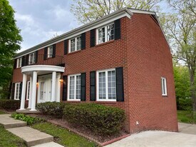 2416 E Grandview Ave, Unit 2416 in Peoria, IL - Building Photo