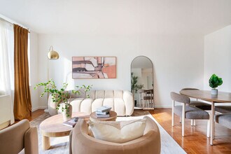 350 W 43rd St, Unit SI ID1471716P in New York, NY - Foto de edificio - Building Photo