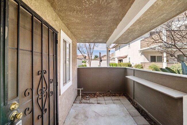 3645 Country Oaks Loop in Ontario, CA - Foto de edificio - Building Photo