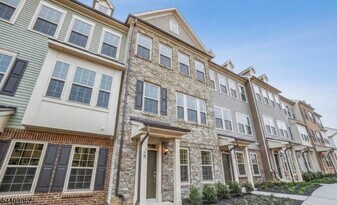 28 Gala Ct in Livingston, NJ - Building Photo