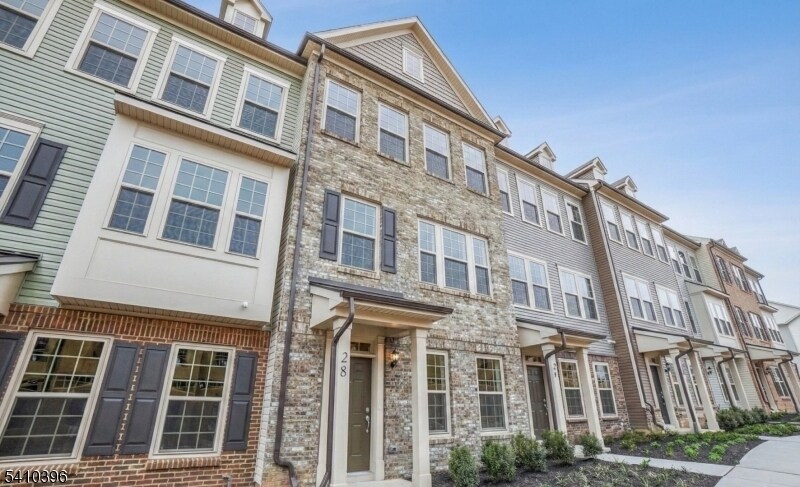 28 Gala Ct in Livingston, NJ - Building Photo