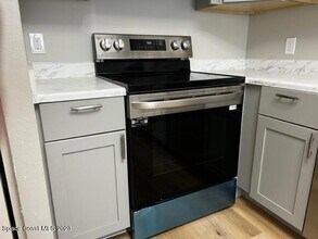 3135 Shady Dell Ln, Unit 233 in Melbourne, FL - Foto de edificio - Building Photo