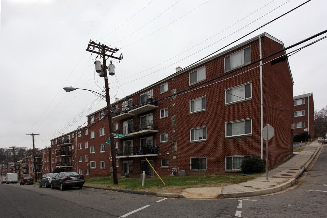 Hampton East Apartments in Washington, DC - Foto de edificio