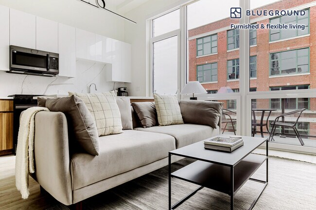 property at 812 W Adams St