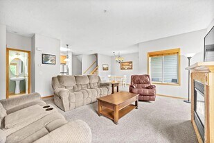 3864 Abercrombie Ln in Stillwater, MN - Building Photo