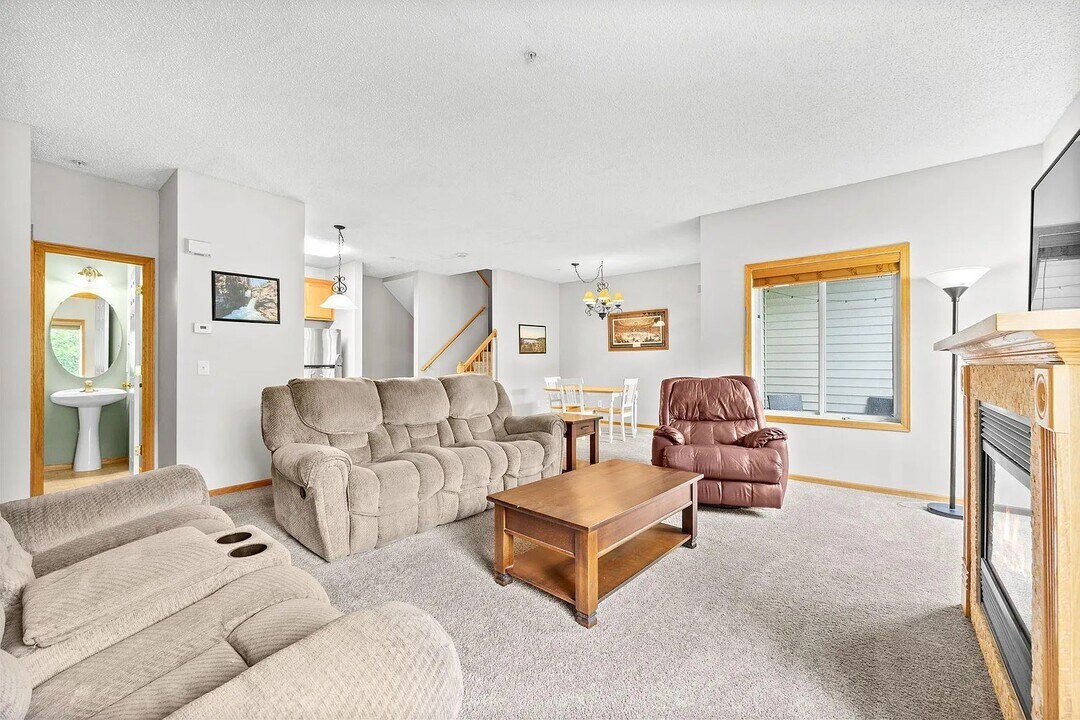 3864 Abercrombie Ln in Stillwater, MN - Building Photo