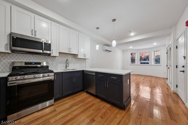 52 James St in Newark, NJ - Foto de edificio - Building Photo