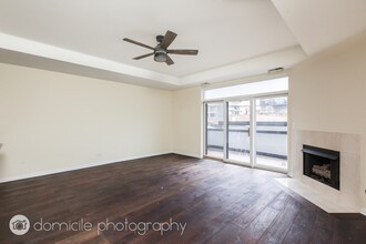 2307 W Wolfram St, Unit 214 in Chicago, IL - Foto de edificio - Building Photo