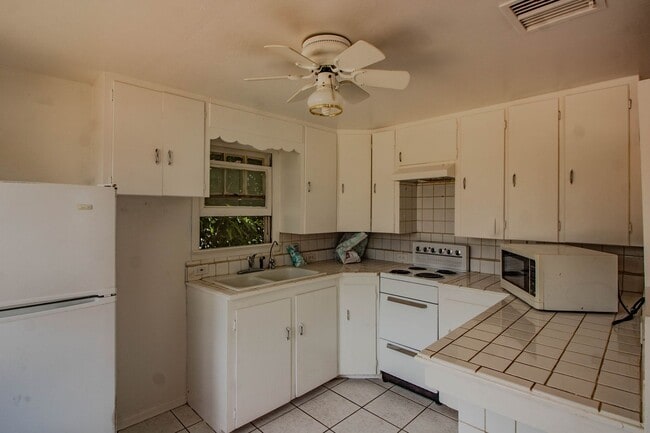 property at 1309 E 8th St
