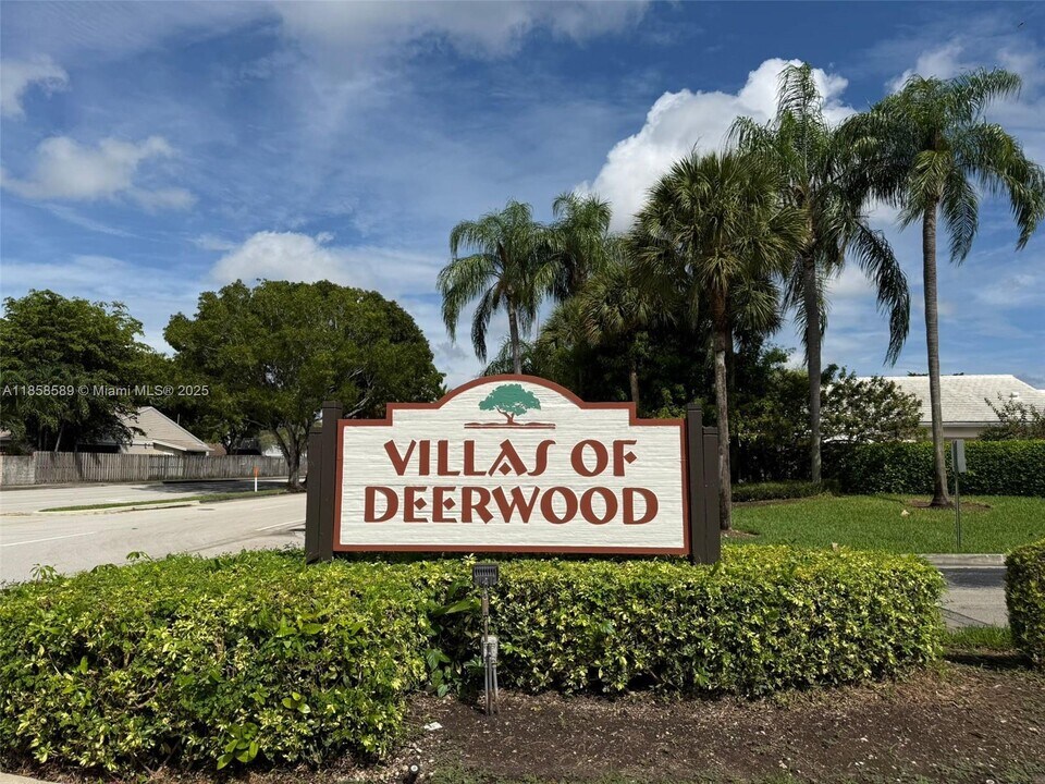 14821 SW 125th Pl in Miami, FL - Foto de edificio