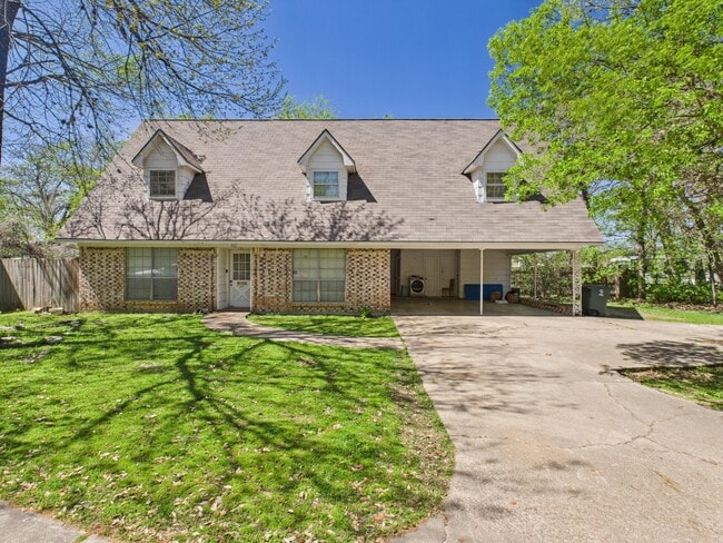 property at 749 Meadow Ln