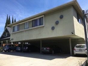 1930 N Bronson Ave in Los Angeles, CA - Building Photo - Building Photo