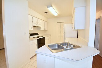 2527 NW 37th Pl in Gainesville, FL - Building Photo - Building Photo