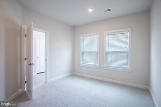 13208 Woodland Park Rd in Herndon, VA - Building Photo - Building Photo