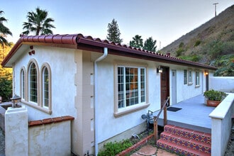 1569 Sycamore Canyon Rd in Santa Barbara, CA - Building Photo - Building Photo